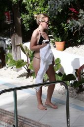 Tanya Burr in a Bikini - Miami 03/11/2020