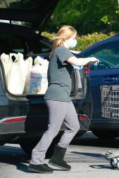 Ariel Winter - Shops for Groceries in Los Angeles 04/11/2020