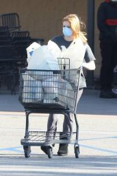 Ariel Winter - Shops for Groceries in Los Angeles 04/11/2020