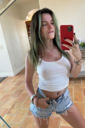 Bella Thorne - Social Media 04/28/2020