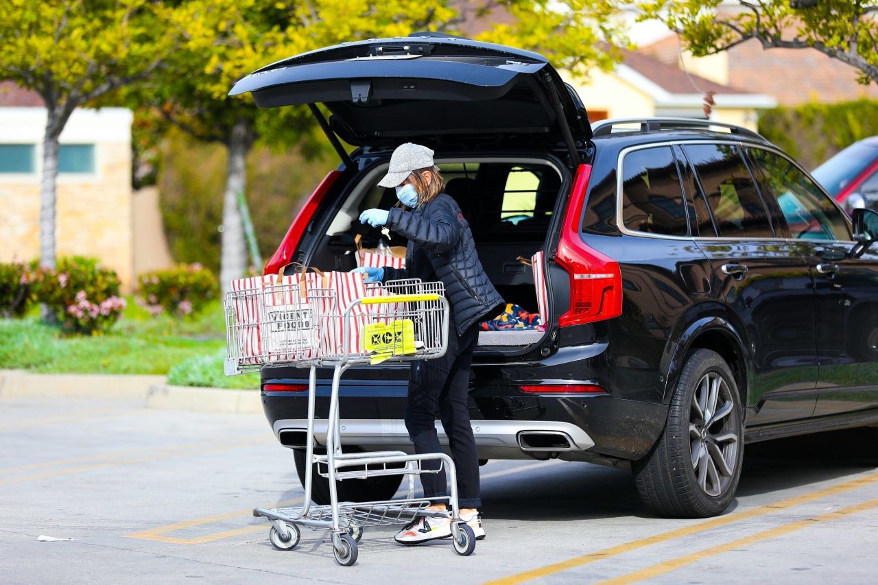 Calista Flockhart - Shops for Groceries in Santa Monica 03/31/2020