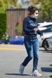 Charli XCX - Grocery Shopping in Los Angeles 04/20/2020