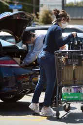 Charli XCX - Grocery Shopping in Los Angeles 04/20/2020