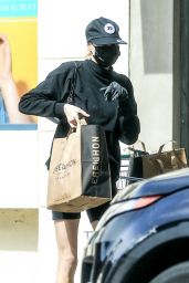 Charlotte McKinney - Shopping in Pacific Palisades 03/31/2020
