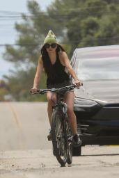 Dakota Jonhson - Bike Ride in Malibu 04/18/2020
