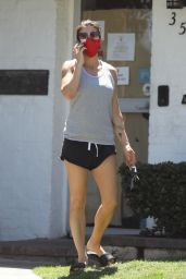 Elisabetta Canalis - Beverly Hills Small Animal Hospital 04/23/2020