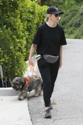 Elizabeth Banks - Walking Her Dog in the Hollywood Hills 04/07/2020