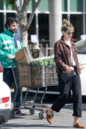 Elizabeth Olsen - Shopping at Erewhon Market in LA 03/30/2020