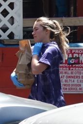 Florence Pugh - Shopping in Los Angeles 04/03/2020