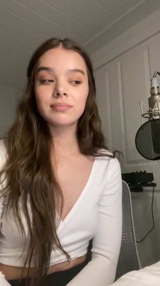 Hailee Steinfeld - Social Media 04/23/2020 • CelebMafia