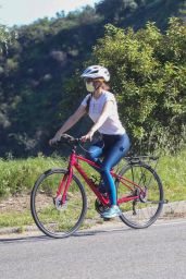 Isla Fisher - Bike Ride in LA 04/24/2020