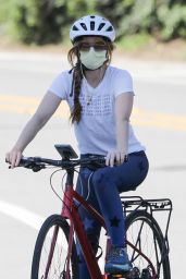 Isla Fisher - Bike Ride in LA 04/24/2020