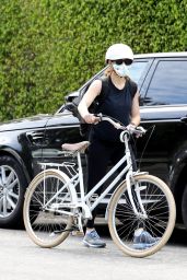 Jennifer Garner - Bike Ride in Brentwood 04/05/2020