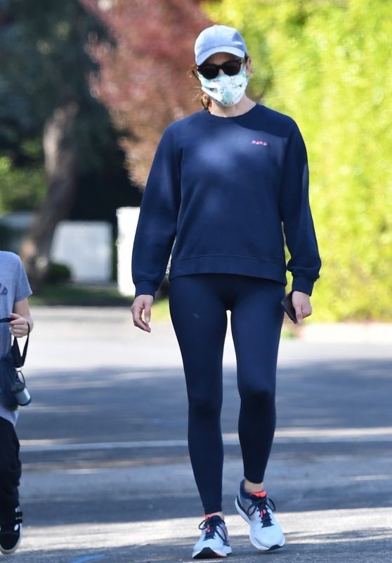 Jennifer Garner - Out in Pacific Palisades 04/04/2020