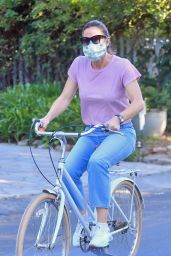 Jennifer Garner - Riding Her Bike in Santa Monica 04/15/2020