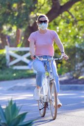 Jennifer Garner - Riding Her Bike in Santa Monica 04/15/2020