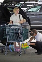 Julia Garner and Mark Foster - Whole Foods in LA 04/23/2020