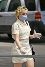 Julia Garner and Mark Foster - Whole Foods in LA 04/23/2020