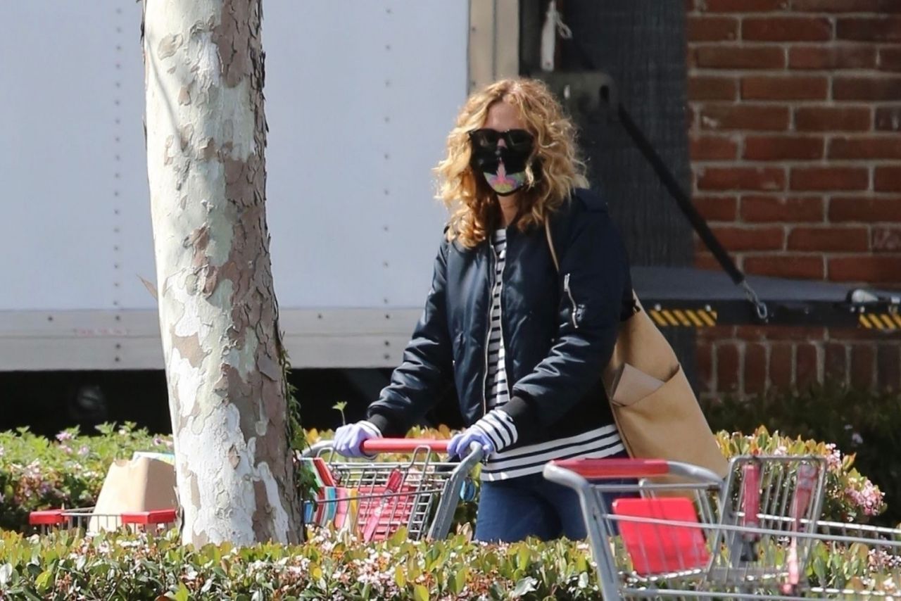 Julia Roberts - Shopping in LA 04/03/2020 • CelebMafia