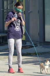 Juliette Lewis - Walks Her Dogs in Venice 04/20/2020