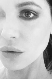 Kate Beckinsale - Social Media 04/03/2020