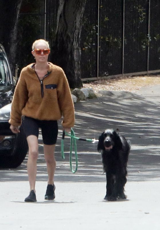 Kate Bosworth Shows Off Slender Legs in Shorts - LA 04/02/2020