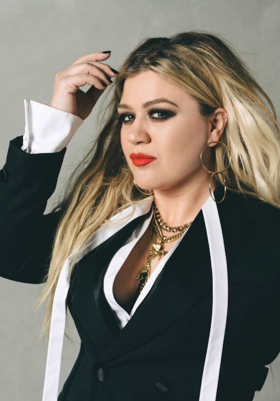 Kelly Clarkson - Vegas Magazine April 2020 Issue