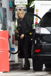Malin Akerman - Filling Up Her Car With Gas in LA 04/10/2020
