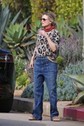 Michelle Pfeiffer - Out in Pacific Palisades 04/04/2020
