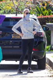 Molly Sims Wearing a Bandana 04/05/2020