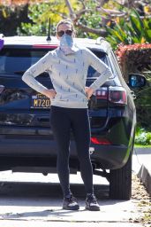 Molly Sims Wearing a Bandana 04/05/2020