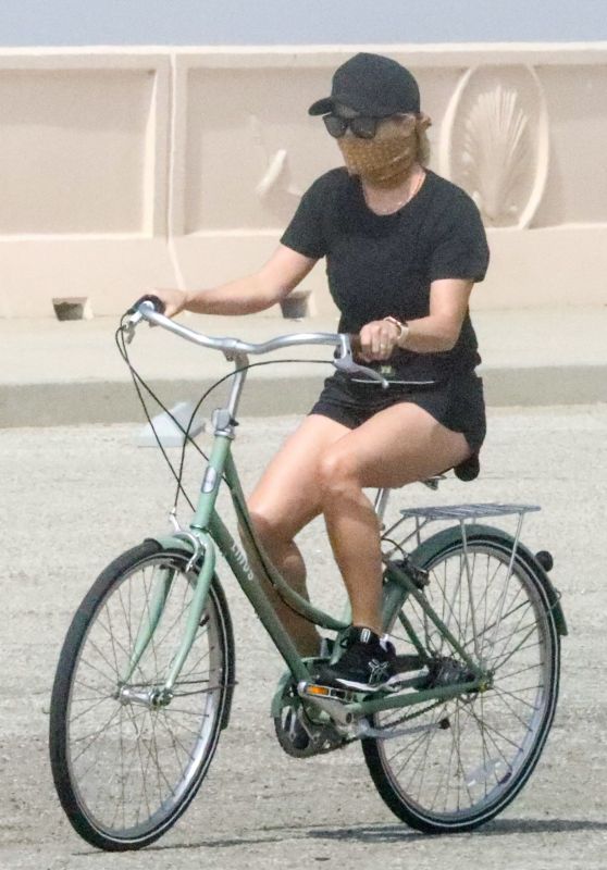 Reese Witherspoon - Riding Her Bike in Malibu 04/25/2020