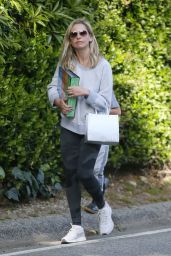 Sarah Michelle Gellar - Out in Brentwood 04/04/2020