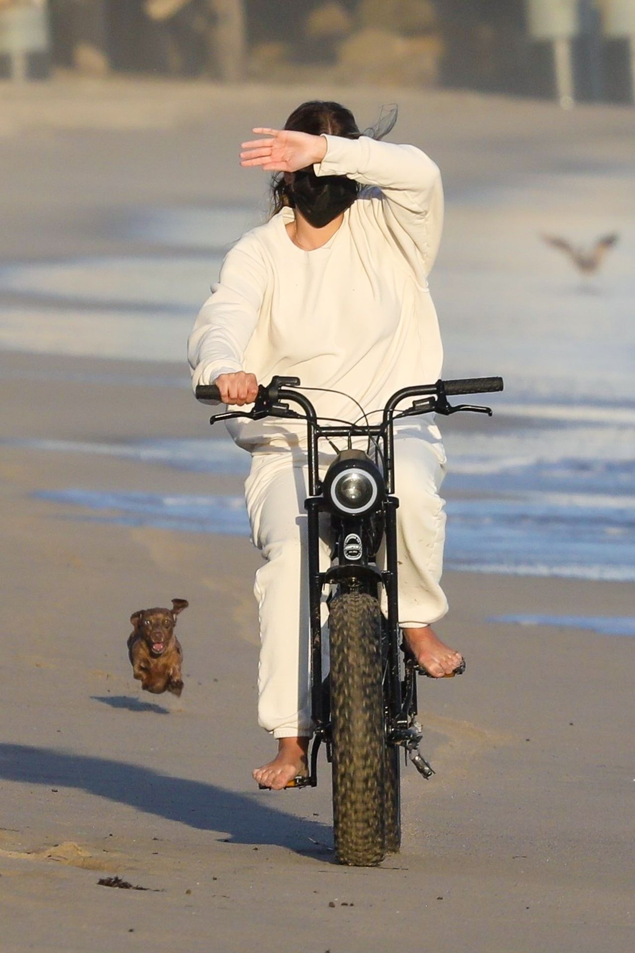 Sofia Richie - Beach in Malibu 04/24/2020 • CelebMafia