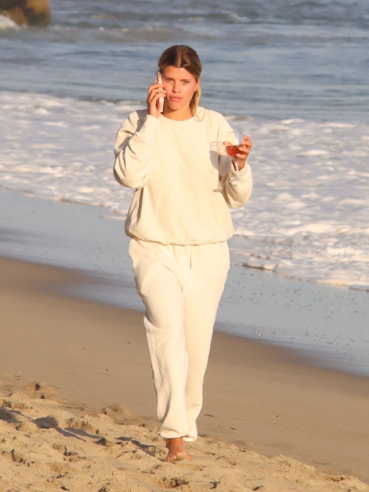 Sofia Richie - Beach in Malibu 04/24/2020 • CelebMafia