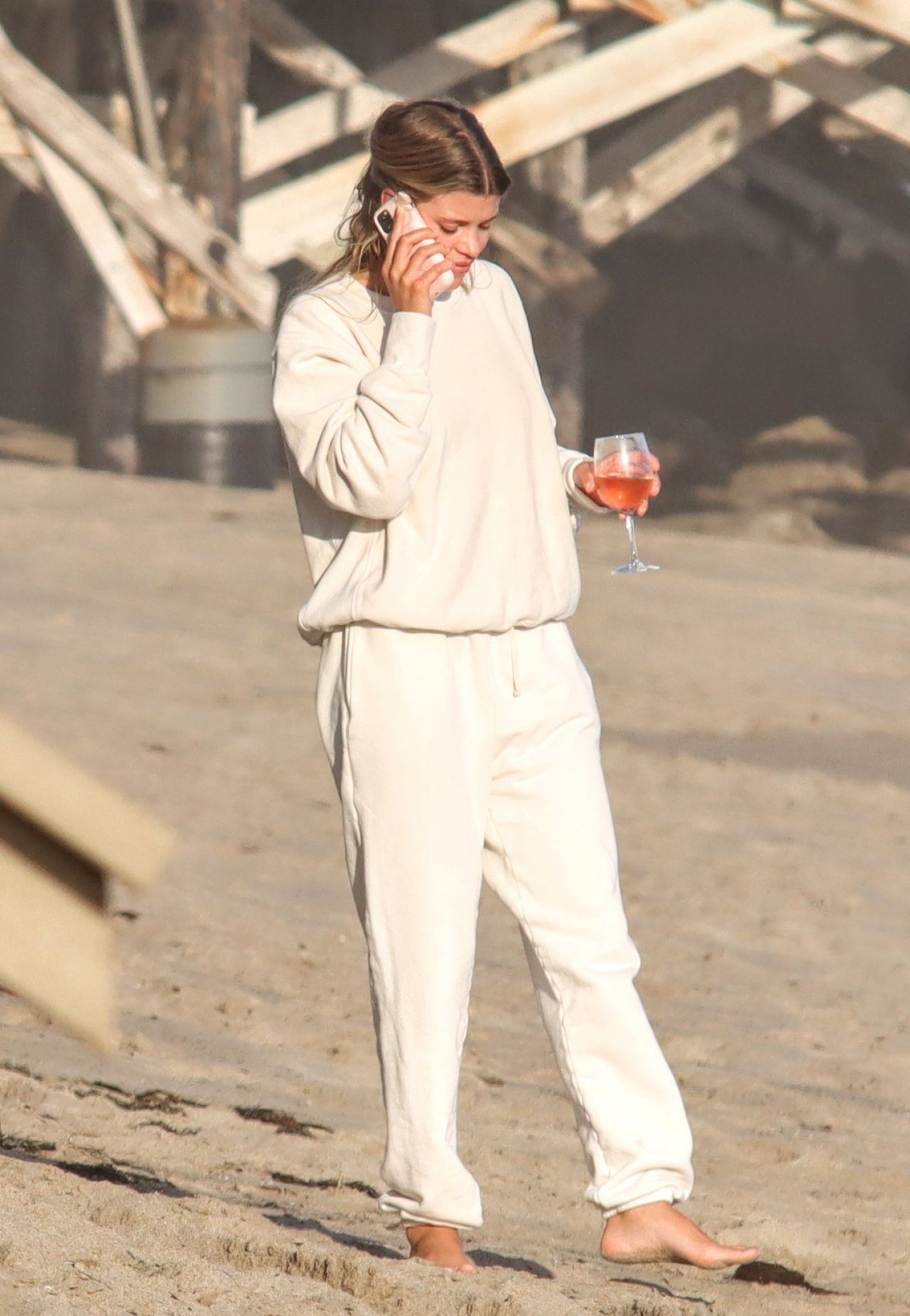 Sofia Richie - Beach in Malibu 04/24/2020 • CelebMafia