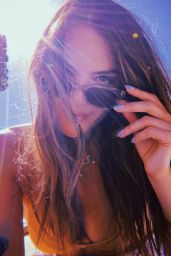 Alessandra Ambrosio Outfit 05/17/2020