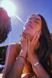 Alessandra Ambrosio Outfit 05/17/2020