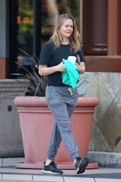 Alicia Silverstone in a Simple Black T-Shirt and Charcoal Grey Drawstring Sweatpants