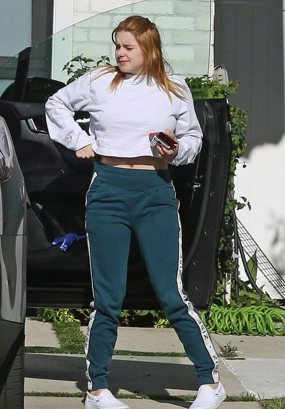Ariel Winter Sports Chic Outfit - Los Angeles 05/08/2020