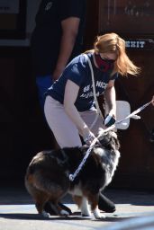 Ariel Winter - Takes Her Dog to a Veterinarian Clinic in Studio City 05/04/2020