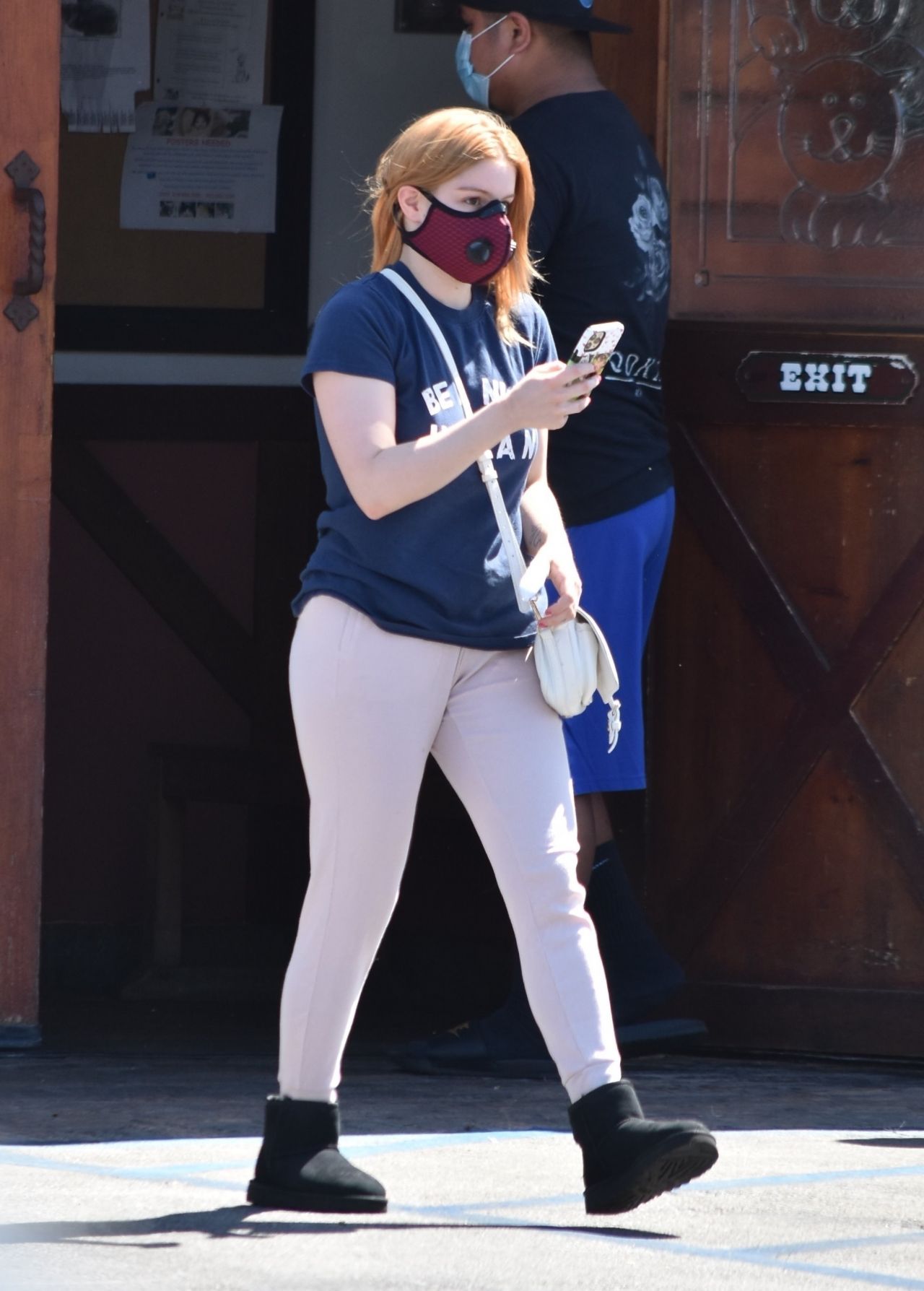 Ariel Winter - Takes Her Dog to a Veterinarian Clinic in Studio City 05 ...