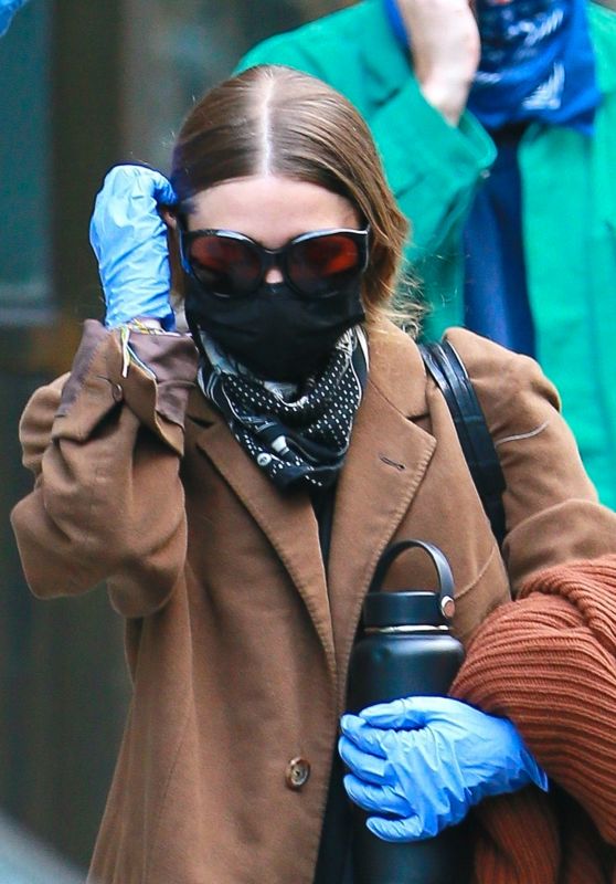 Ashley Olsen - Leaving Her Office in NYC 05/14/2020