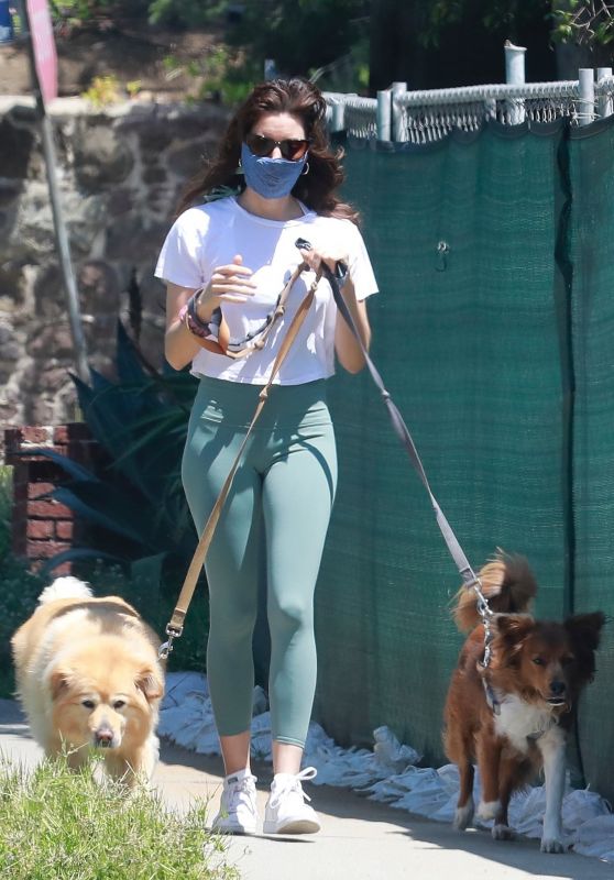 Aubrey Plaza - Walking Her Dogs in Los Feliz 05/03/2020