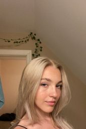 Brynn Rumfallo - Personal Pics 04/02/2019