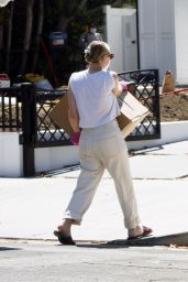 Dakota Fanning - Moving Boxes From Her Car Into a Home in LA 05/04/2020