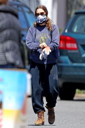 Drew Barrymore - Grocery Store Run in the Hamptons 05/07/2020