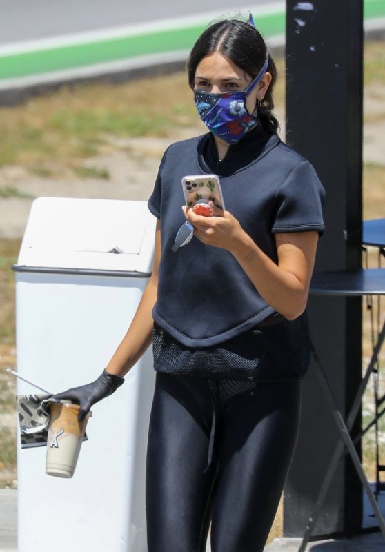 Eiza Gonzalez in Sports Top and Skintight Leggings 05/19/2020