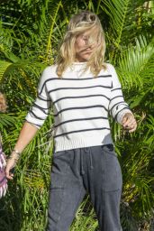 Elsa Pataky Makeup-Free in Casual Outfit 05/18/2020