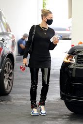 Hailey Bieber Outfit 05/29/2020